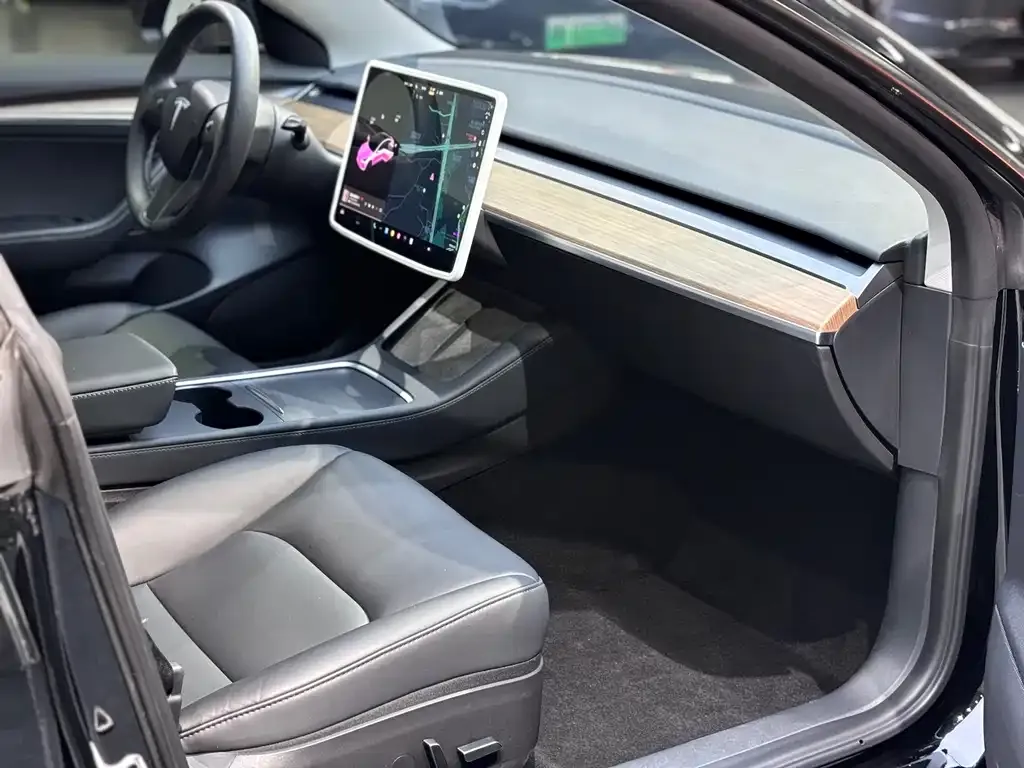 Tesla Model 3 — фото 4