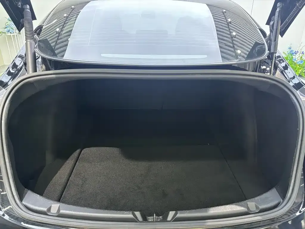 Tesla Model 3 — фото 9