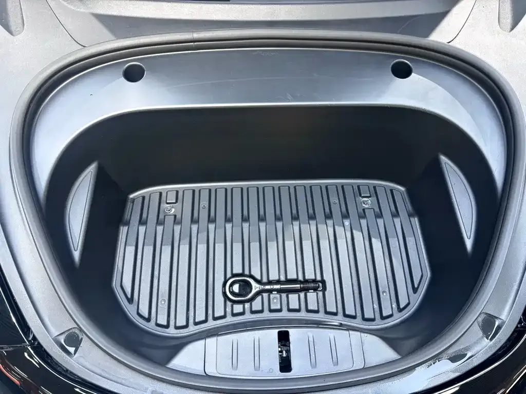 Tesla Model 3 — фото 8