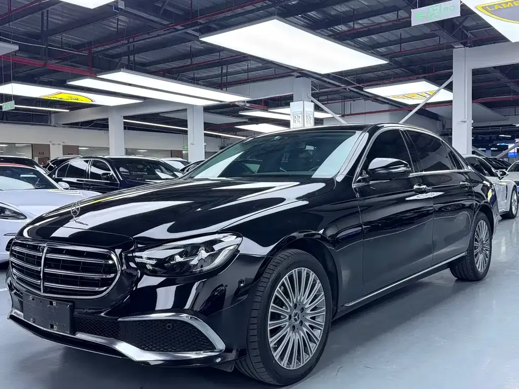 Mercedes-Benz E-Class — фото 1