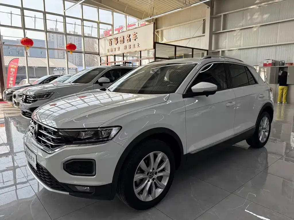 Volkswagen T-Roc — фото 1
