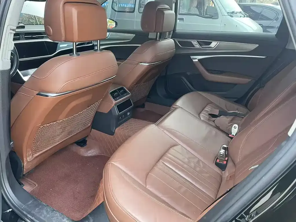 Audi A6L 2023 из CN, фото 7