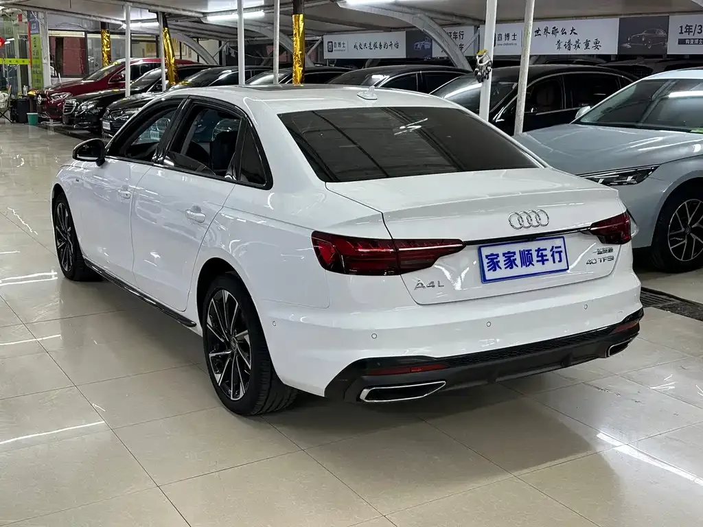 Audi A4L 2023 из CN, фото 9