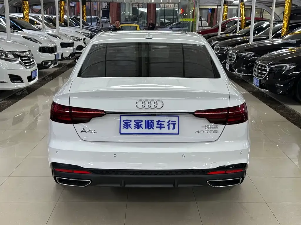 Audi A4L 2023 из CN, фото 4