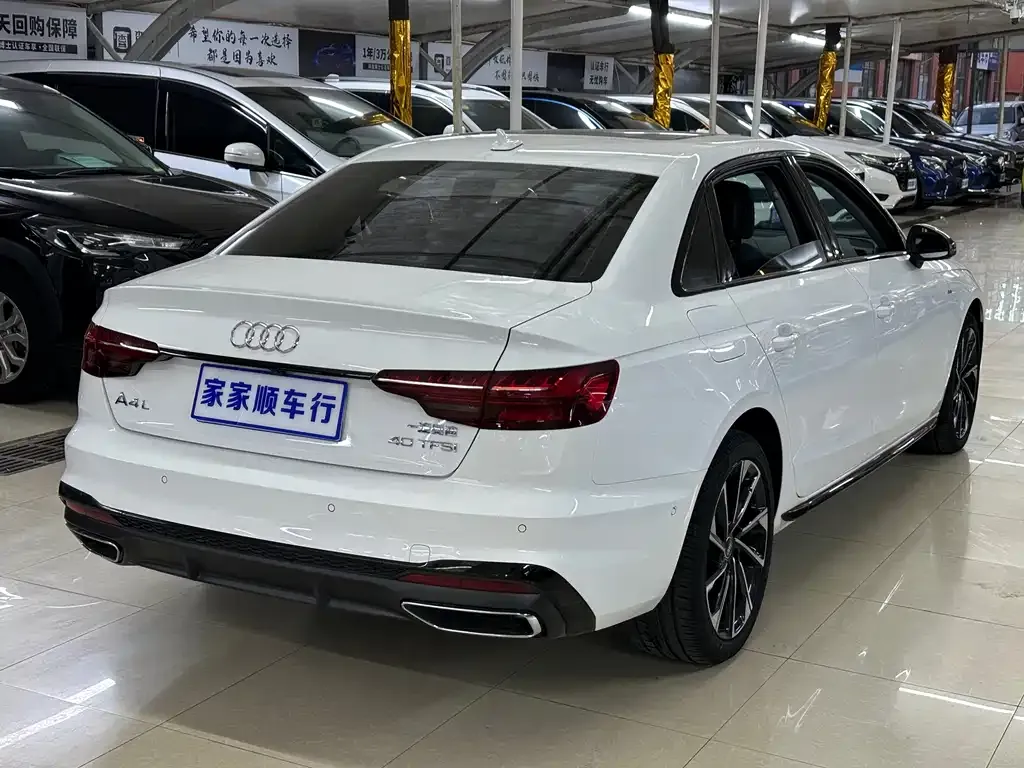 Audi A4L 2023 из CN, фото 10