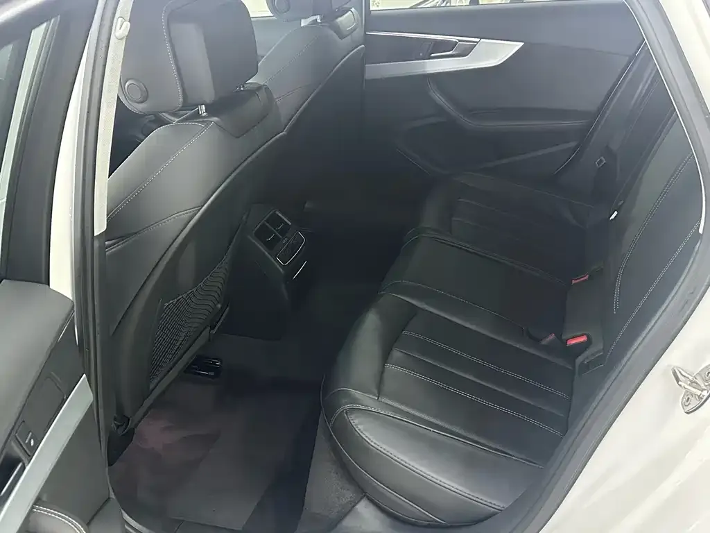 Audi A4L 2023 из CN, фото 8