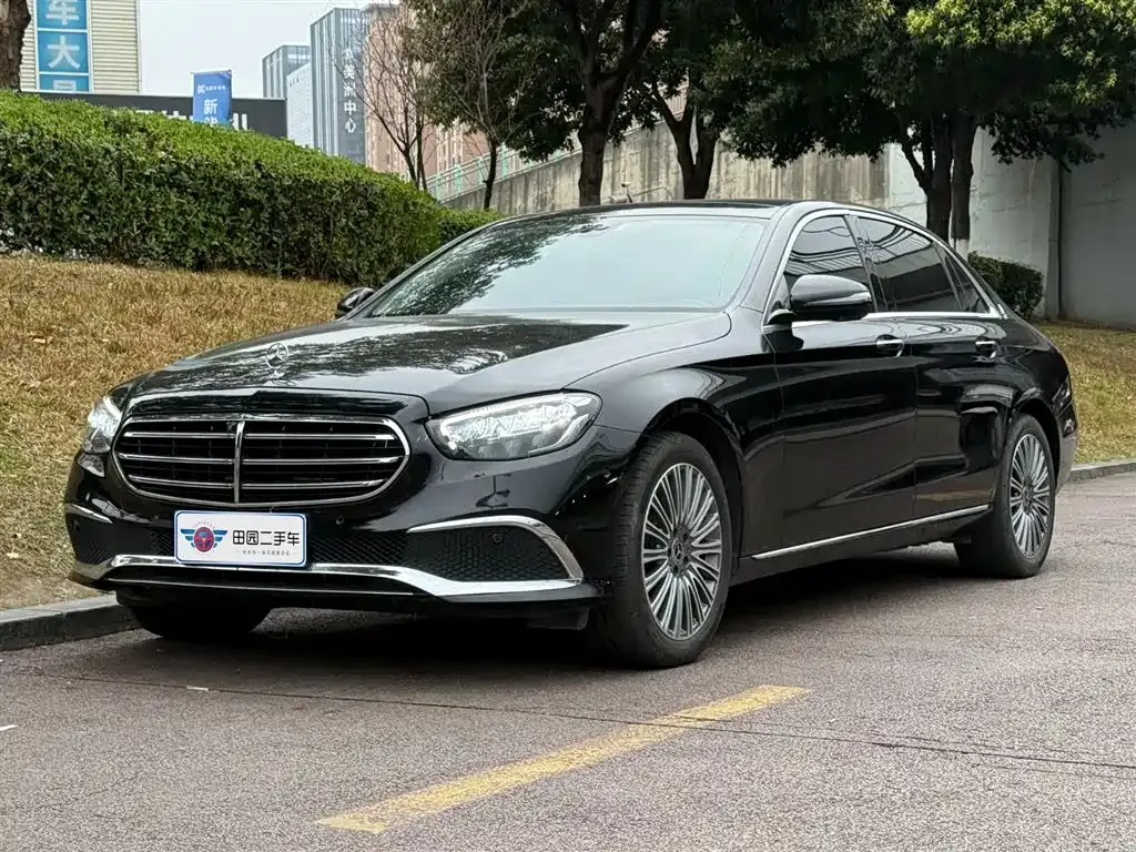 Mercedes-Benz E-Class — фото 1