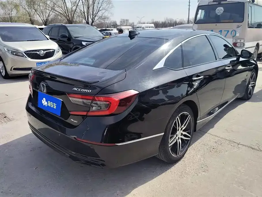 Honda Accord — фото 7