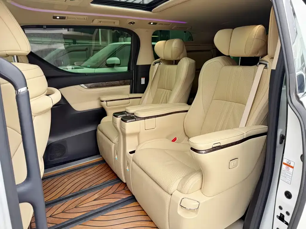 Toyota Vellfire 2021 из CN, фото 2
