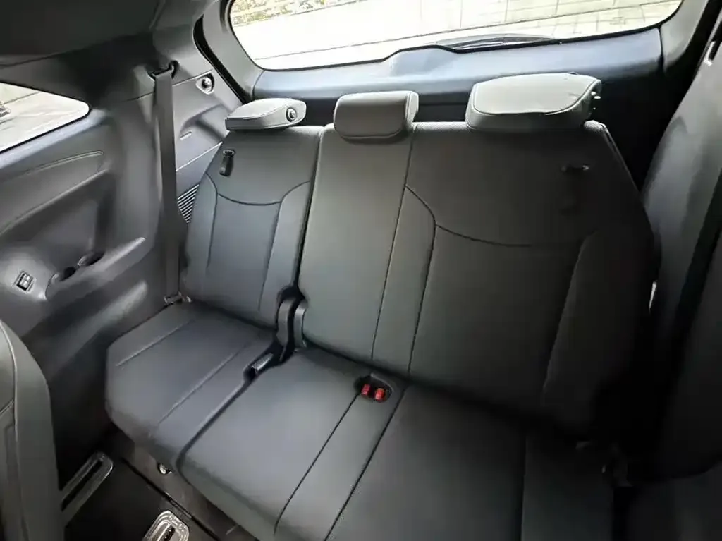 Toyota Sienna 2022 из CN, фото 2
