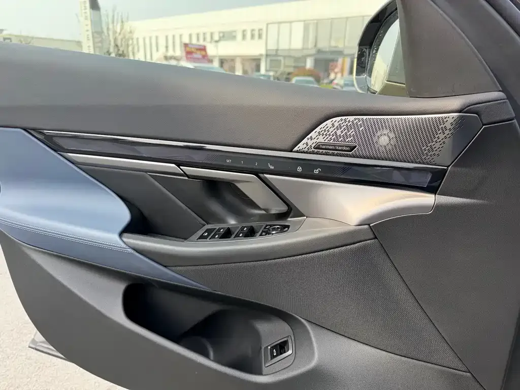 BMW i5 2025 из CN, фото 4