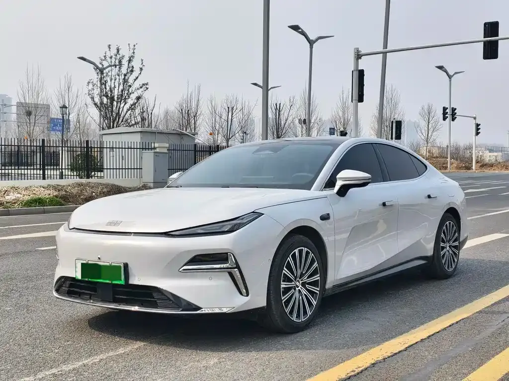 Geely Galaxy Xingyao 8