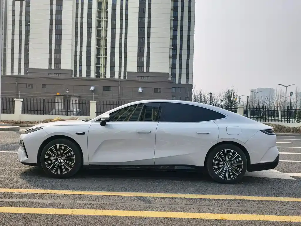 Geely Galaxy Xingyao 8 2025 из CN, фото 2
