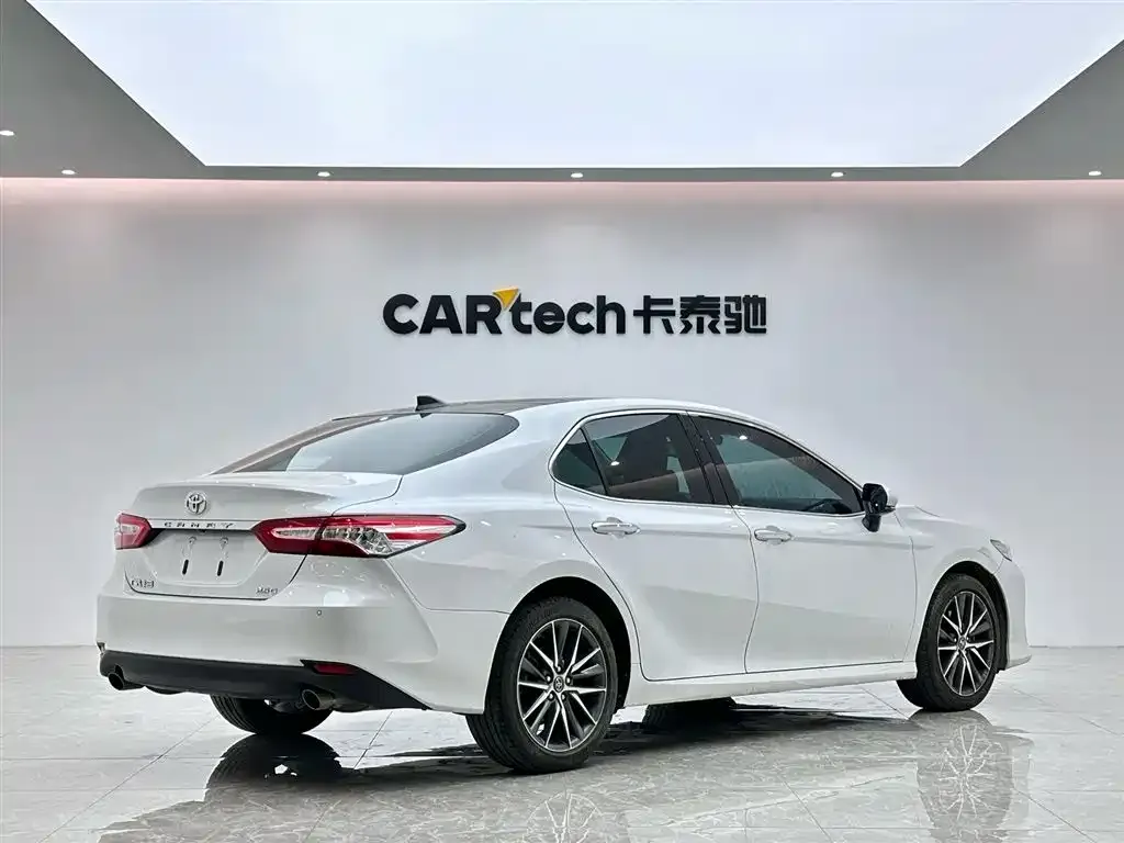 Toyota Camry — фото 8