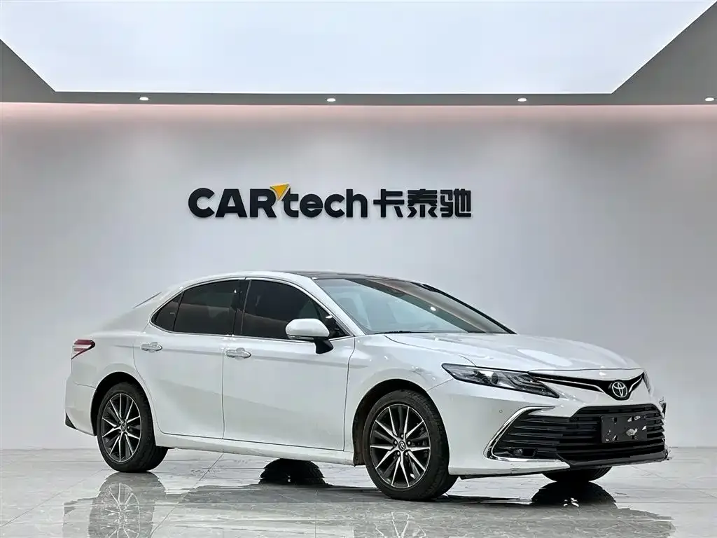 Toyota Camry — фото 4
