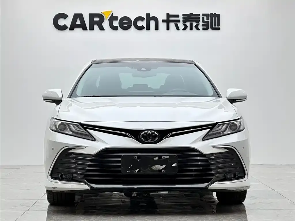 Toyota Camry — фото 3