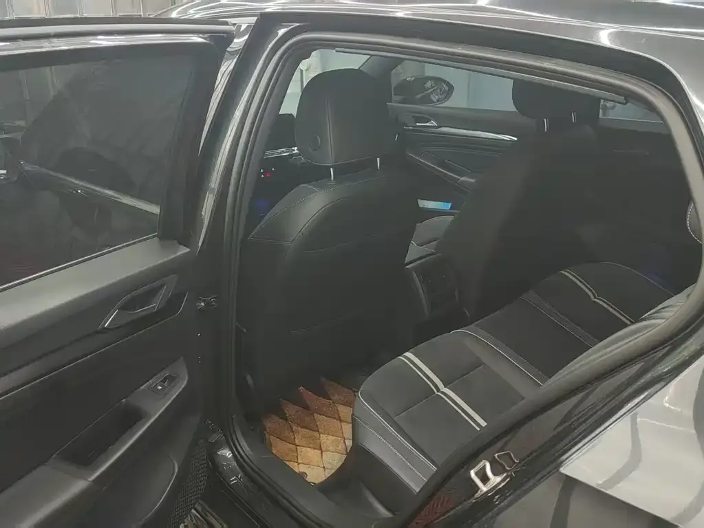 Volkswagen Golf 2022 из CN, фото 2