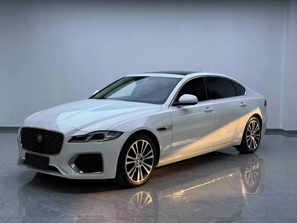 Jaguar XFL — фото 1