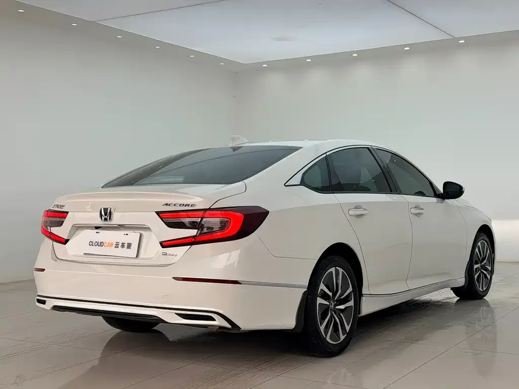 Honda Accord — фото 8