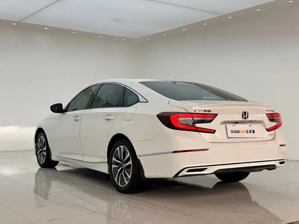 Honda Accord — фото 9