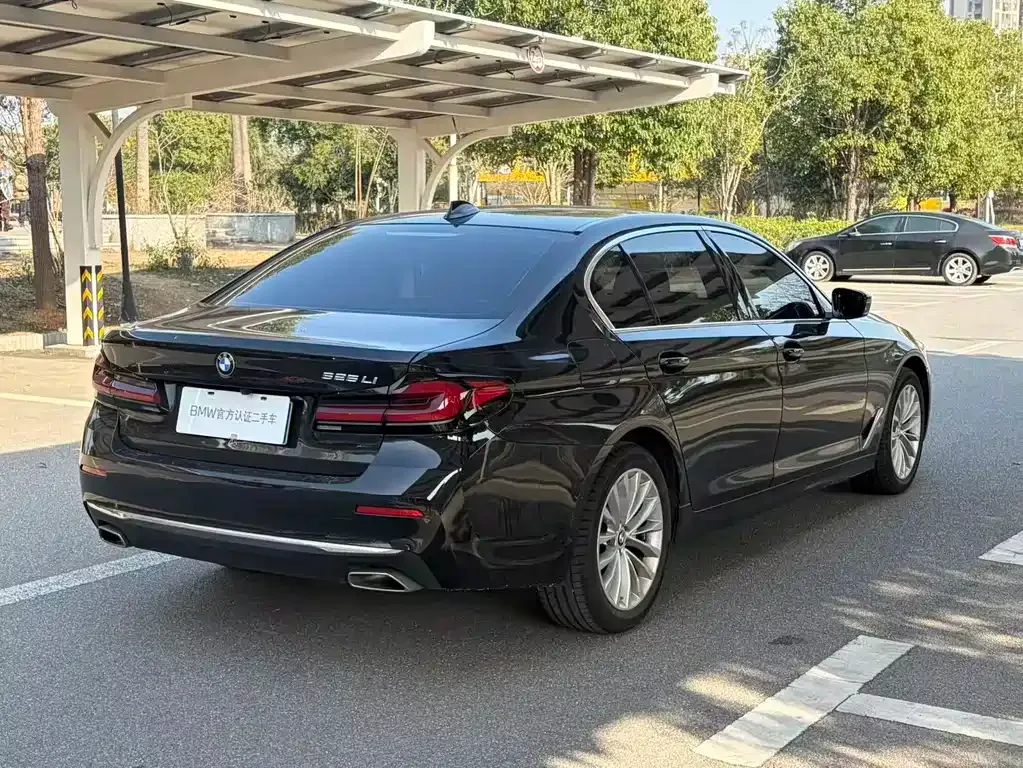 BMW 5 Series — фото 10
