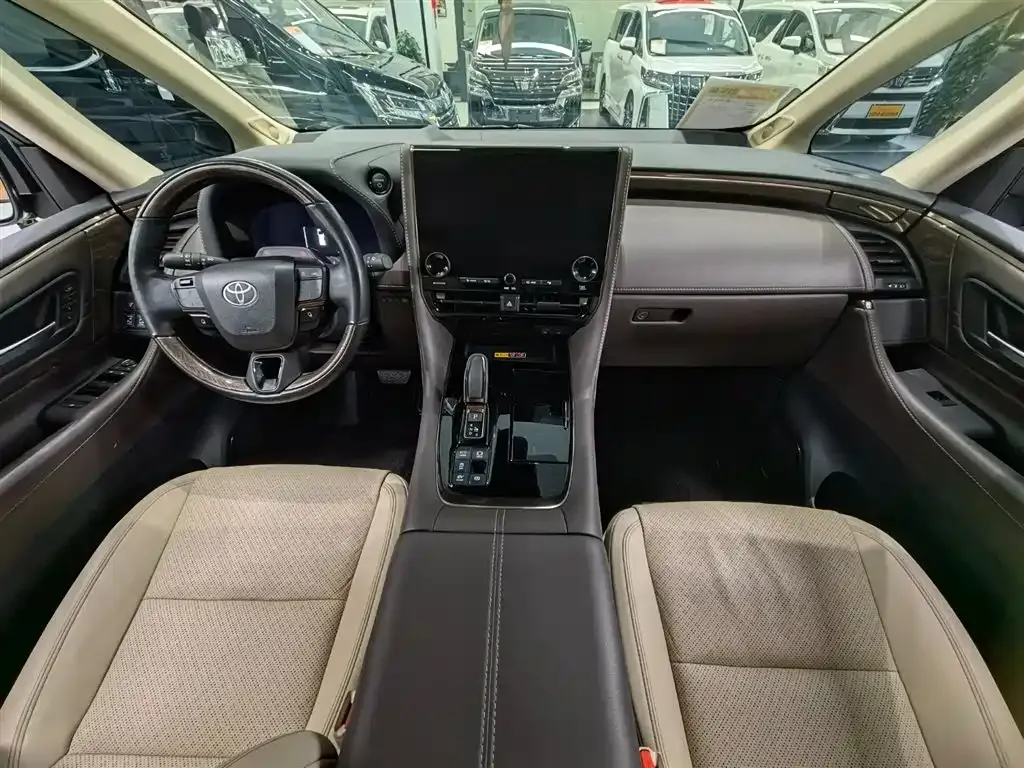 Toyota Alphard — фото 10