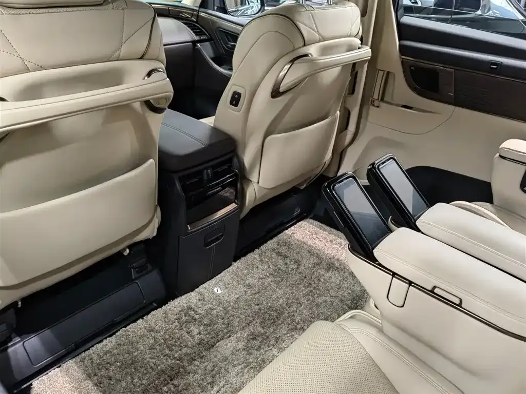 Toyota Alphard — фото 7