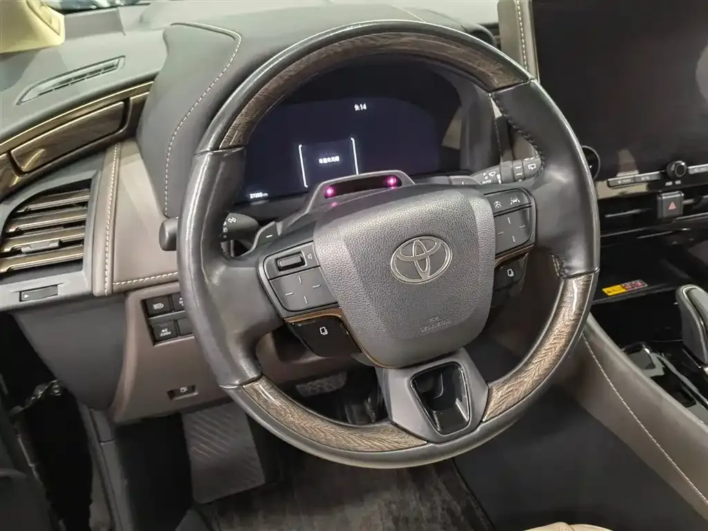 Toyota Alphard — фото 2