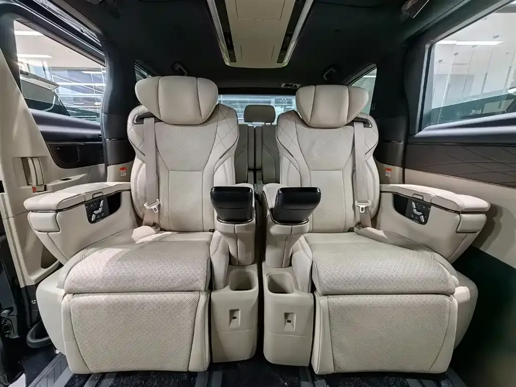 Toyota Alphard — фото 8