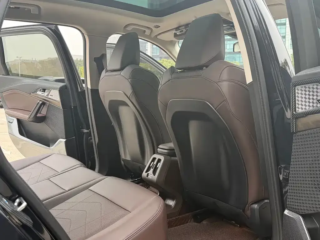 BMW iX1 2025 из CN, фото 6