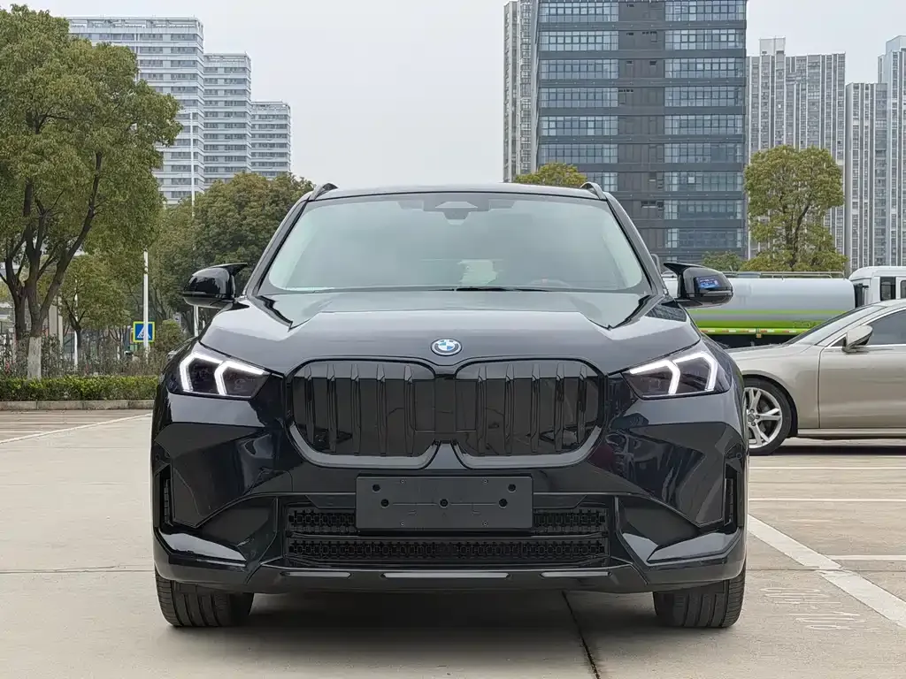 BMW iX1 2025 из CN, фото 3