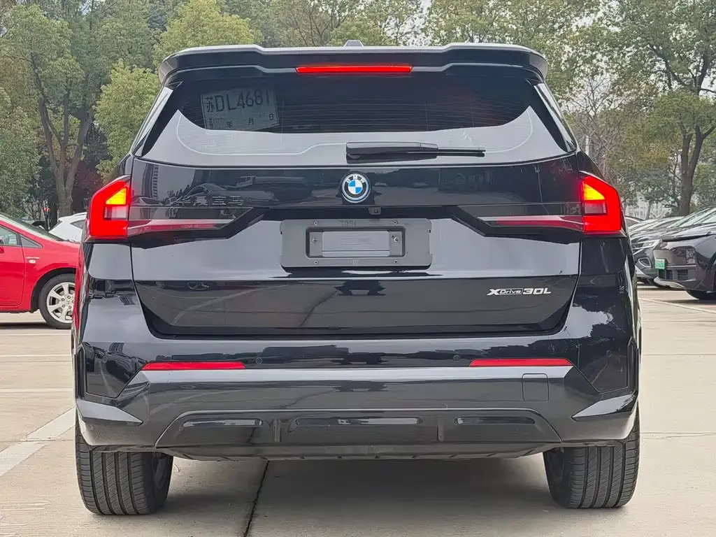 BMW iX1 2025 из CN, фото 8