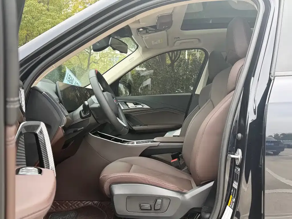 BMW iX1 2025 из CN, фото 7