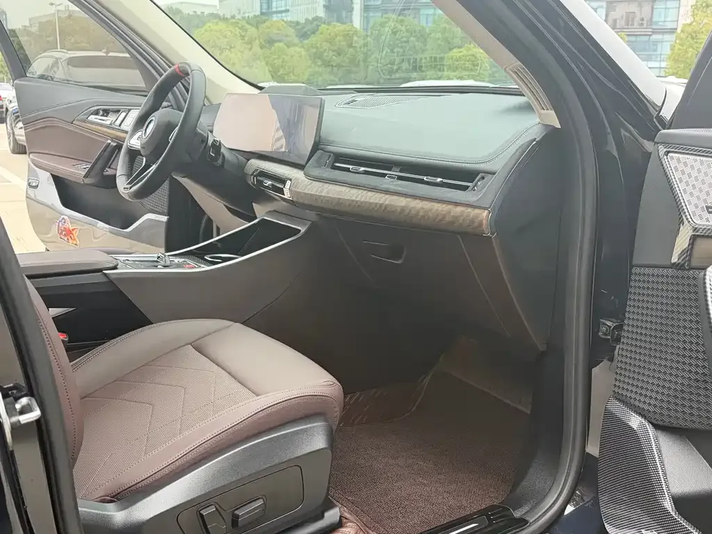 BMW iX1 2025 из CN, фото 4