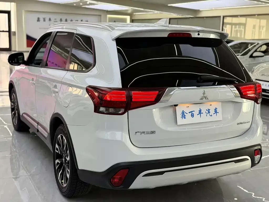 Mitsubishi Outlander — фото 3