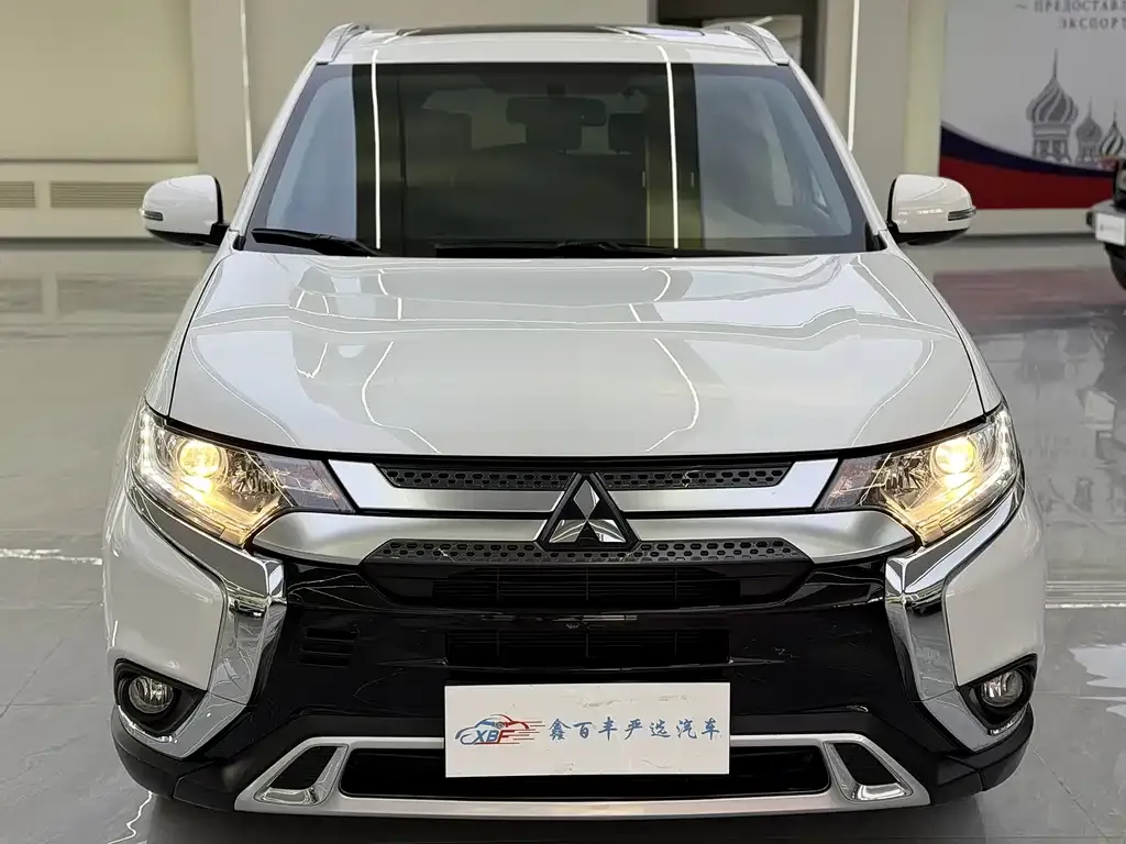 Mitsubishi Outlander — фото 2