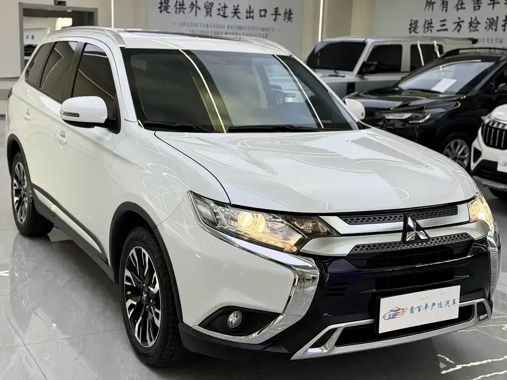 Mitsubishi Outlander — фото 6