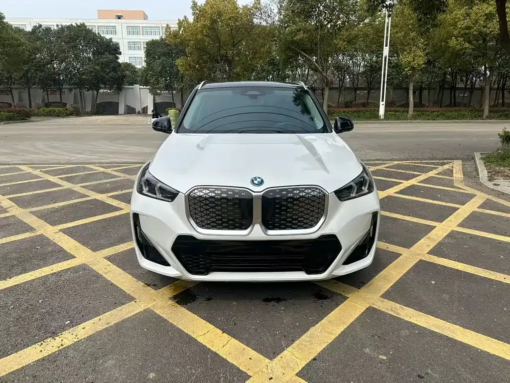 BMW iX1 2024 из CN, фото 6