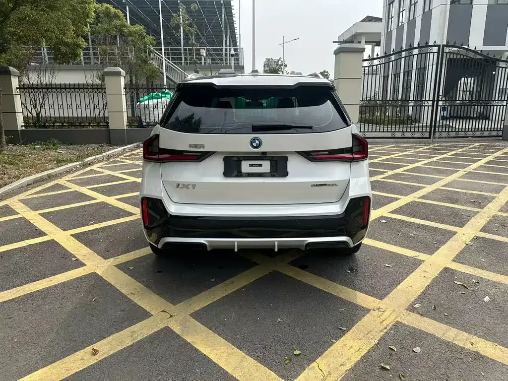 BMW iX1 2024 из CN, фото 9
