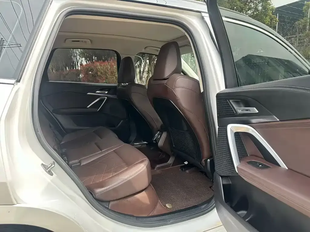 BMW iX1 2024 из CN, фото 5