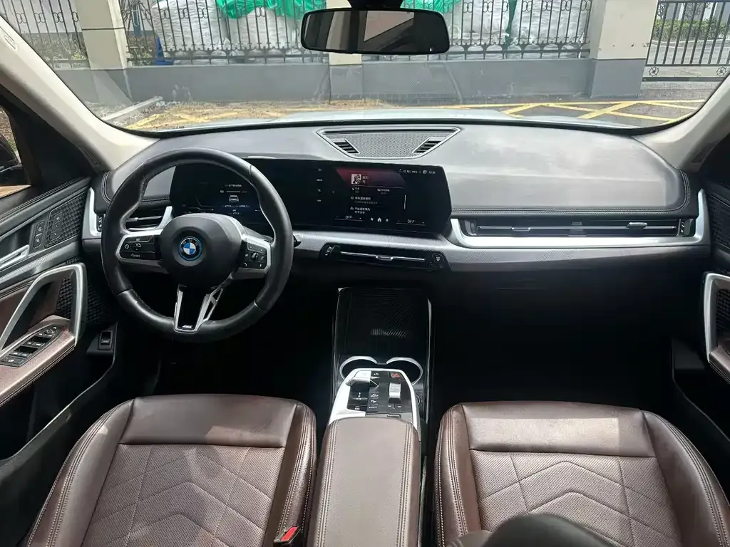BMW iX1 2024 из CN, фото 2