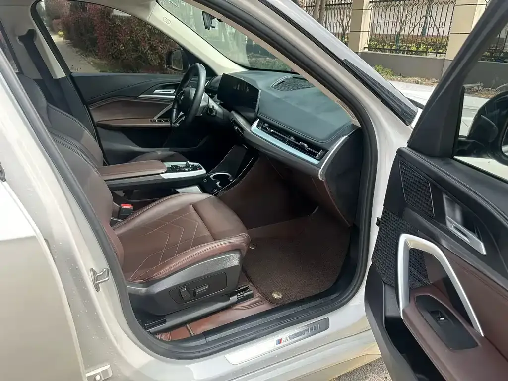 BMW iX1 2024 из CN, фото 7