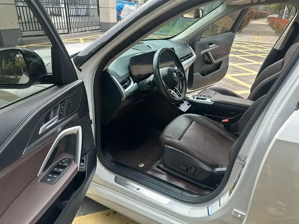 BMW iX1 2024 из CN, фото 3