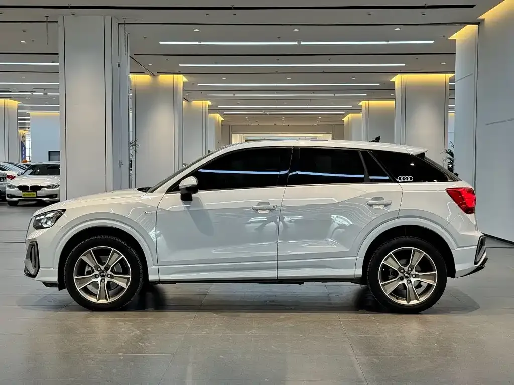 Audi Q2L 2024 из CN, фото 4