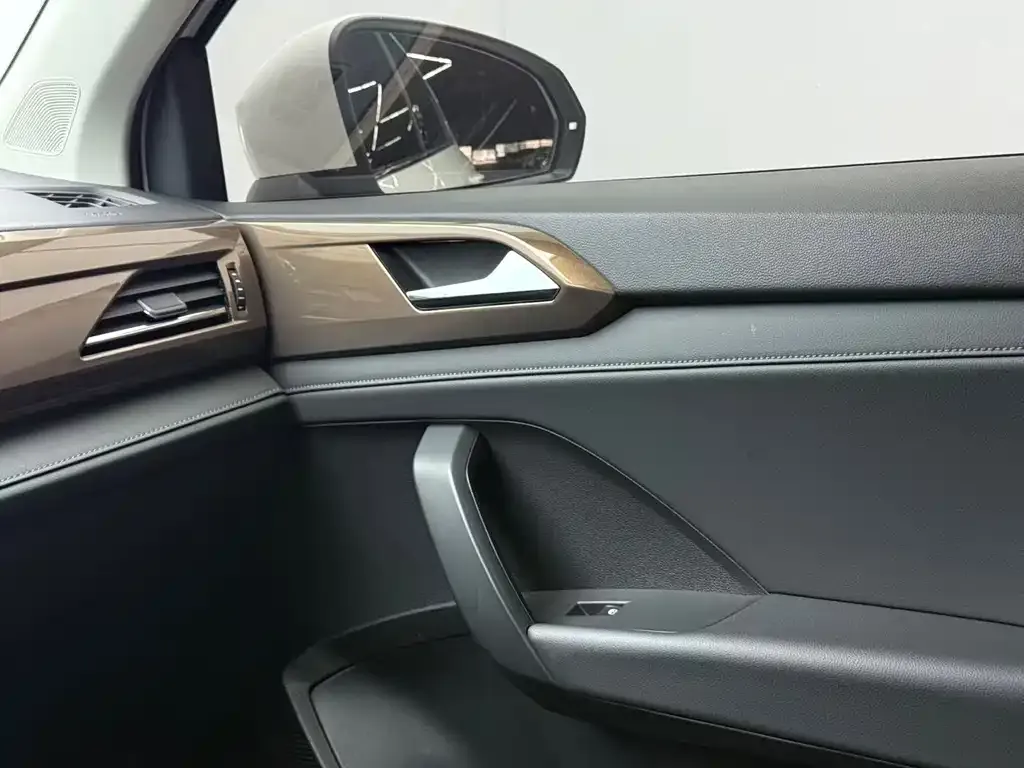 Volkswagen Tharu 2021 из CN, фото 9