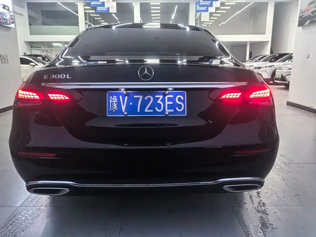 Mercedes-Benz E-Class — фото 10