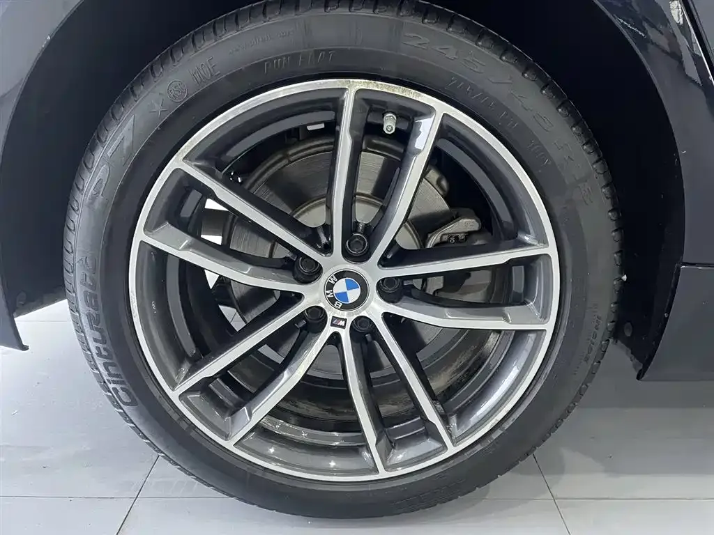 BMW 5 Series — фото 4