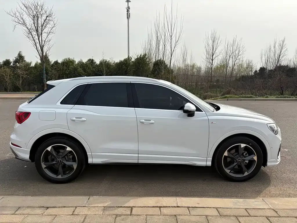Audi Q3 2023 из CN, фото 2