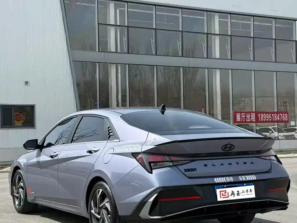 Hyundai Elantra — фото 3