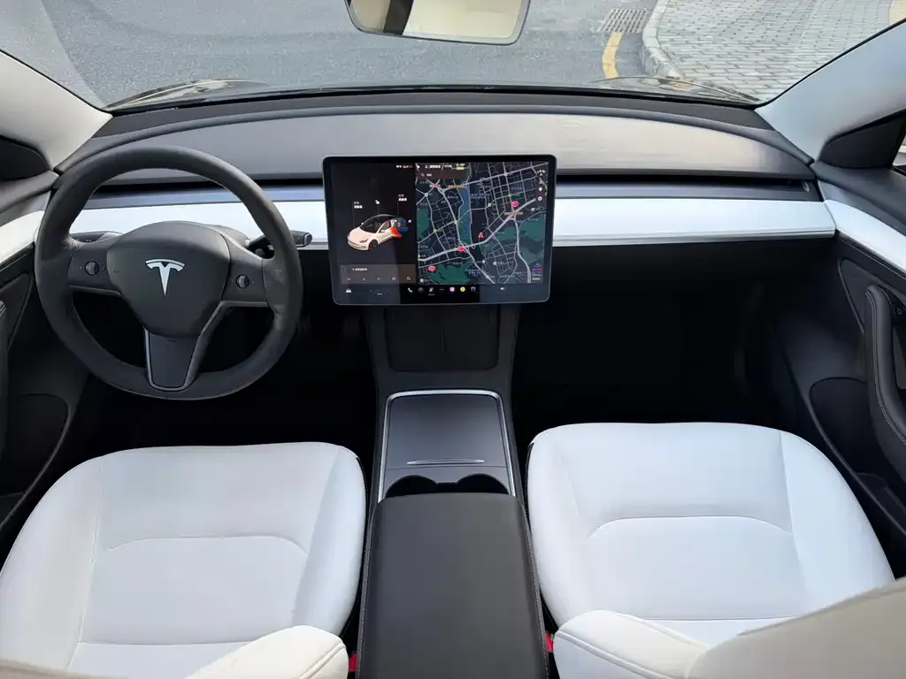 Tesla Model 3 — фото 4